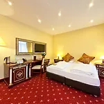 Hotel Unique Hauptbahnhof 4*