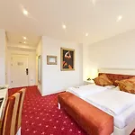 Hotel Unique Hauptbahnhof 4*