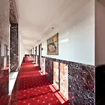 Unique Hauptbahnhof Hotel 4*