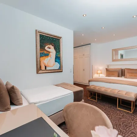 Unique Hauptbahnhof 4*