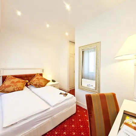 Unique Hauptbahnhof Hotel 4*