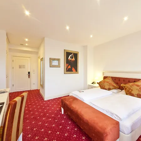 Hotel Unique Hauptbahnhof 4*