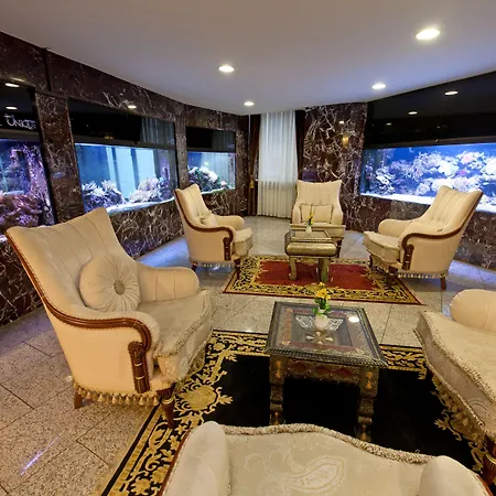 Hotel Unique Hauptbahnhof 4*