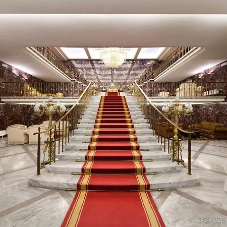 Unique Hauptbahnhof Hotel 4*