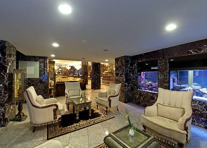 Unique Hauptbahnhof Hotel 4*