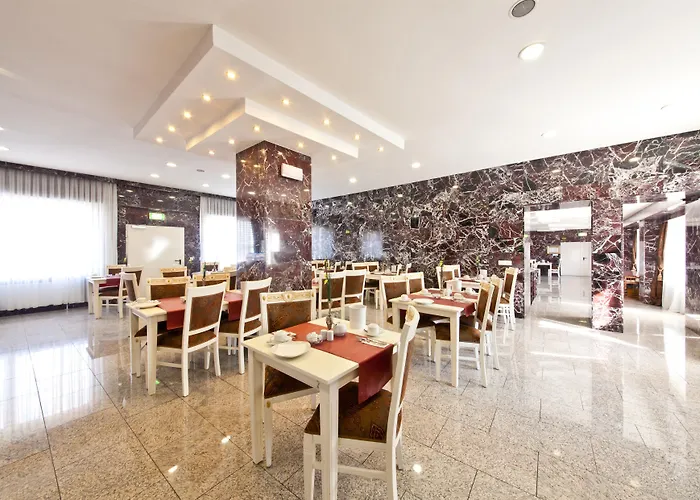 Unique Hauptbahnhof 4*