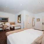Unique Hauptbahnhof Hotel