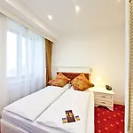 Hotel Unique Hauptbahnhof 4*
