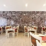 Unique Hauptbahnhof ホテル 4*