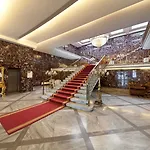 Unique Hauptbahnhof 4*