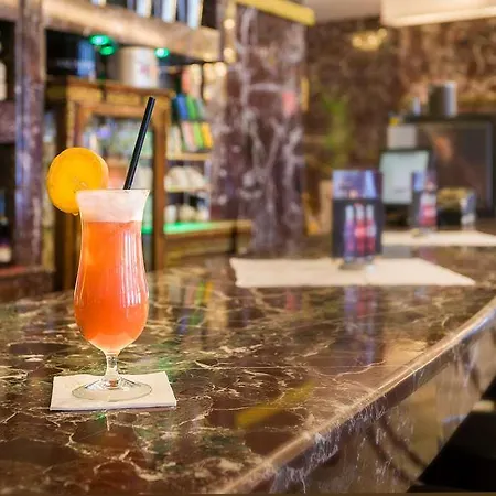 Hotel Unique Hauptbahnhof 4*