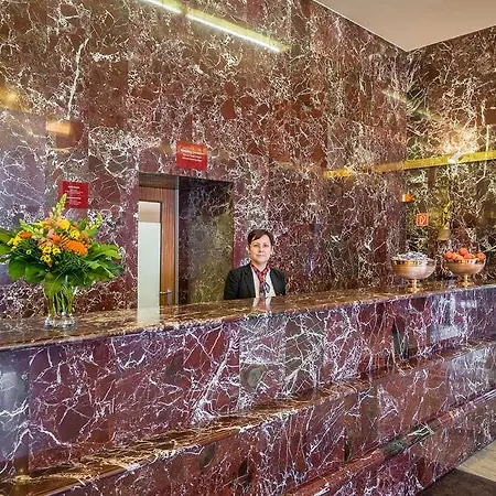 Unique Hauptbahnhof Hotel 4*