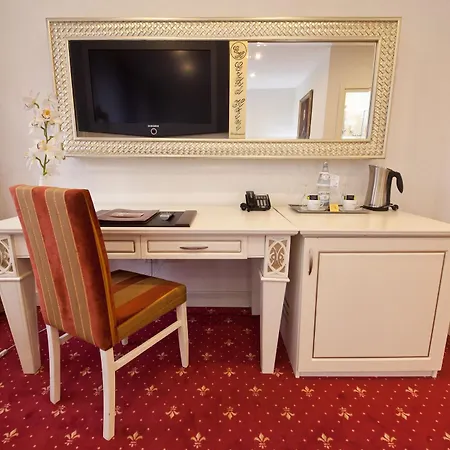 Hotel Unique Hauptbahnhof 4*