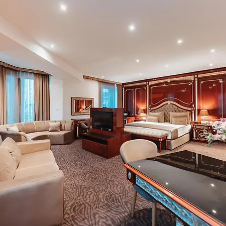 Unique Hauptbahnhof Hotel 4*