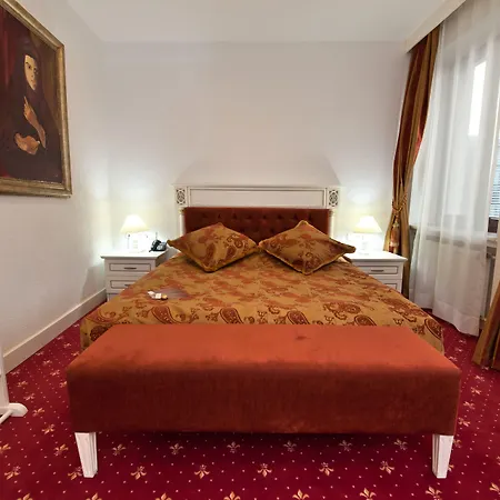 Hotel Unique Hauptbahnhof 4*