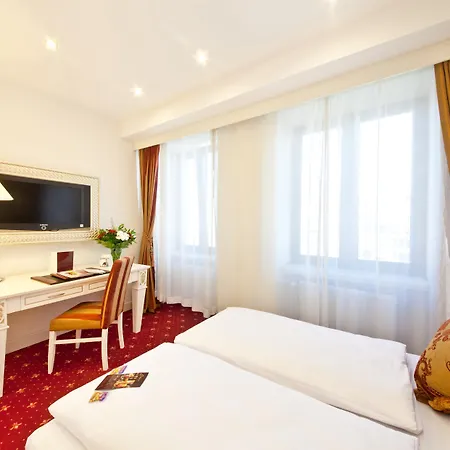 Unique Hauptbahnhof Hotel 4*