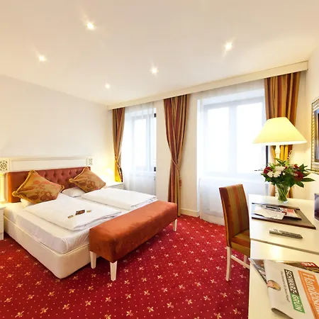 Unique Hauptbahnhof 4*