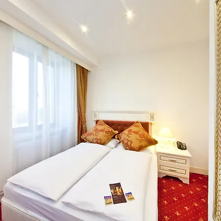 Hotel Unique Hauptbahnhof 4*