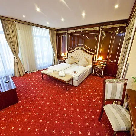 호텔 Unique Hauptbahnhof 4*
