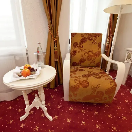 Hotel Unique Hauptbahnhof 4*