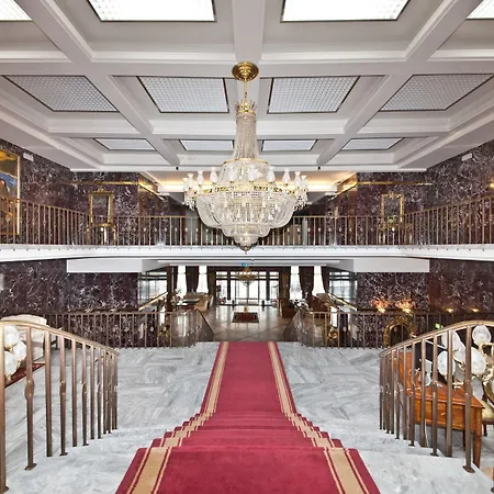 Unique Hauptbahnhof 4*