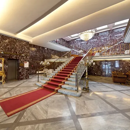 Unique Hauptbahnhof 4*