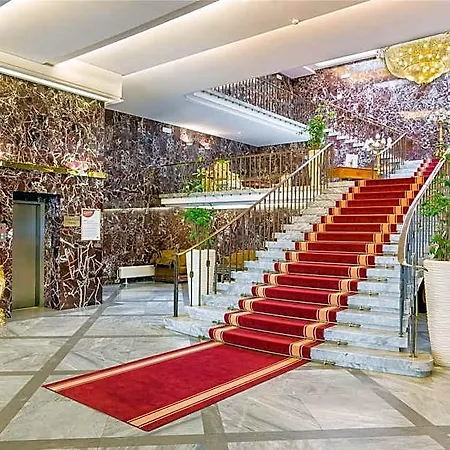 Unique Hauptbahnhof 4*