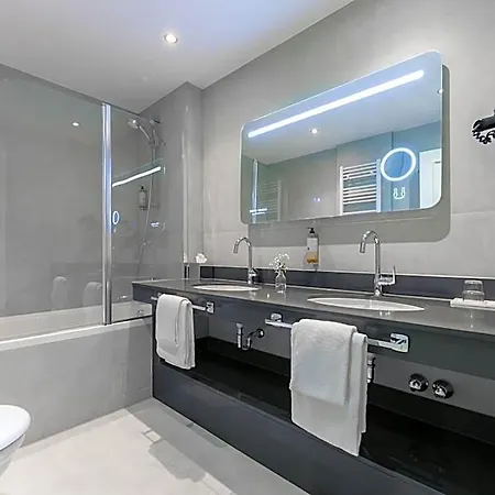 Hotel Unique Hauptbahnhof 4*