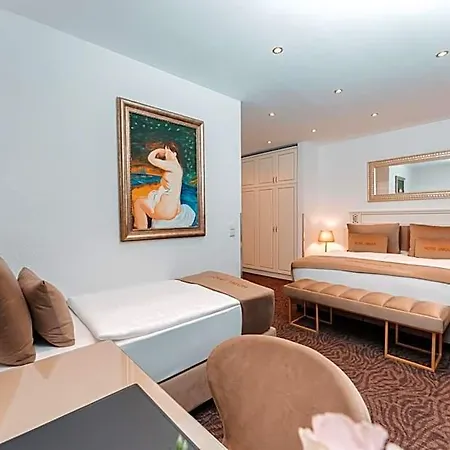 Hotel Unique Hauptbahnhof 4*