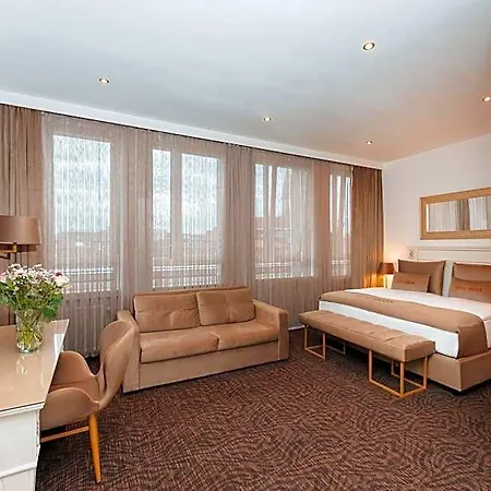Hotel Unique Hauptbahnhof 4*