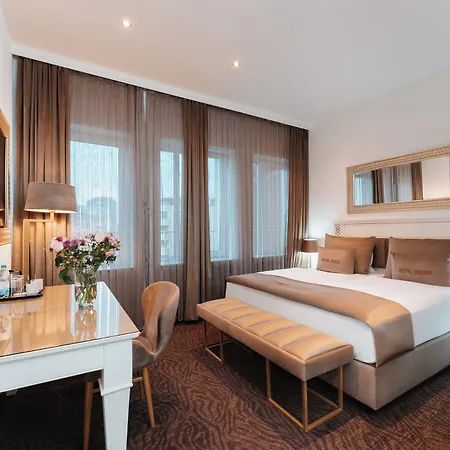 Unique Hauptbahnhof Hotel 4*