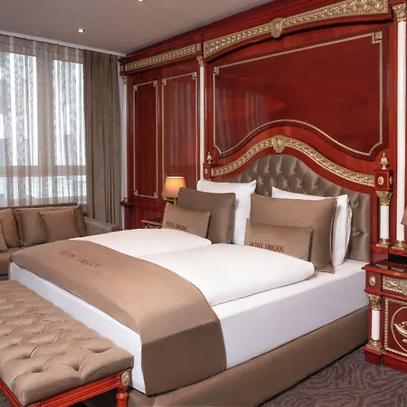 Unique Hauptbahnhof Hotel 4*