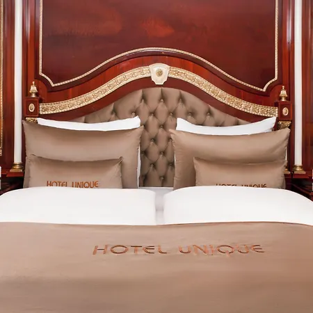 Unique Hauptbahnhof Hotel 4*