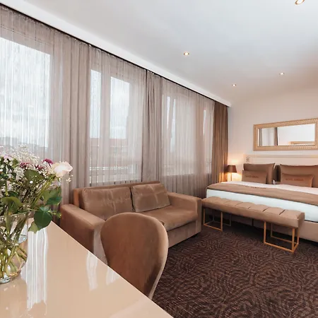 Unique Hauptbahnhof Hotel
