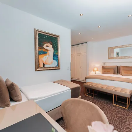 Unique Hauptbahnhof Hotel 4*