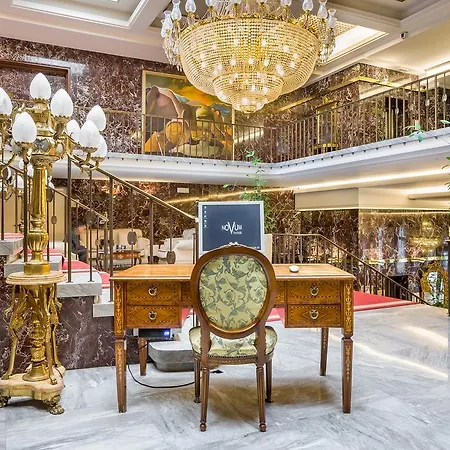 Unique Hauptbahnhof Hotel 4*