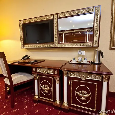 Unique Hauptbahnhof Hotel 4*