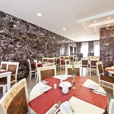 Unique Hauptbahnhof Hotel