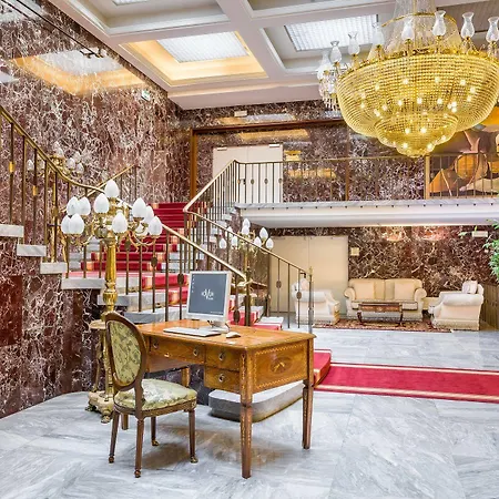 Unique Hauptbahnhof Hotel 4*