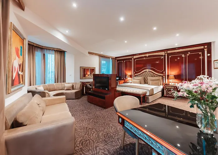 Unique Hauptbahnhof Hotel 4*