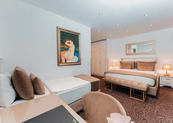 Unique Hauptbahnhof 4*