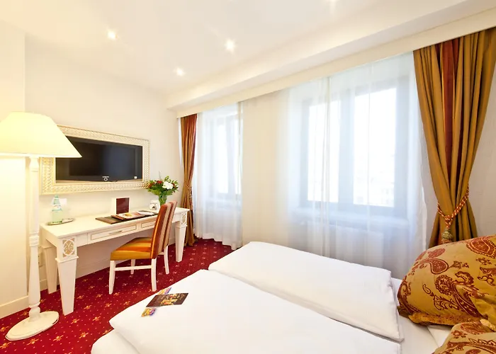 Unique Hauptbahnhof Hotel 4*