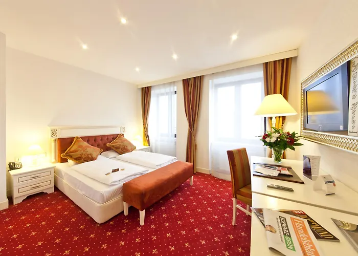 Unique Hauptbahnhof 4*