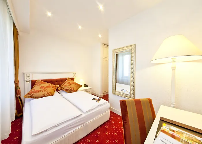 Unique Hauptbahnhof 호텔 4*