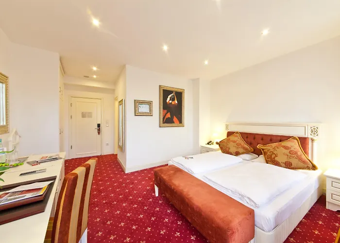 Hotel Unique Hauptbahnhof 4*