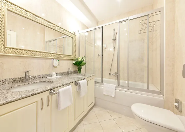Hotell Unique Hauptbahnhof 4*