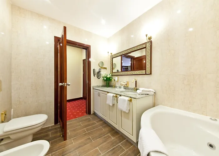 Hotell Unique Hauptbahnhof 4*