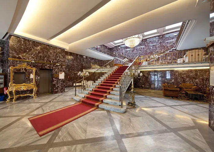 Unique Hauptbahnhof 4*